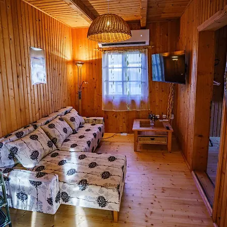 Holiday home Zoeldfenyo Nyaralo, Tannengruen *