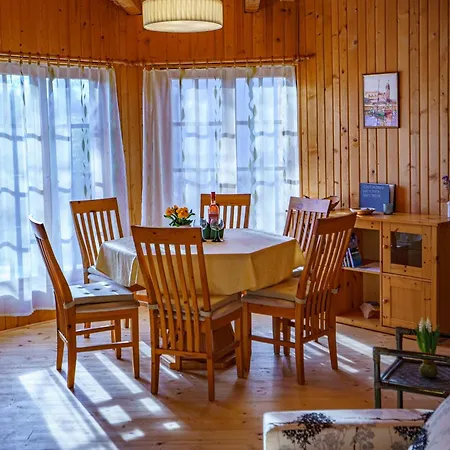 Zoeldfenyo Nyaralo, Tannengruen *