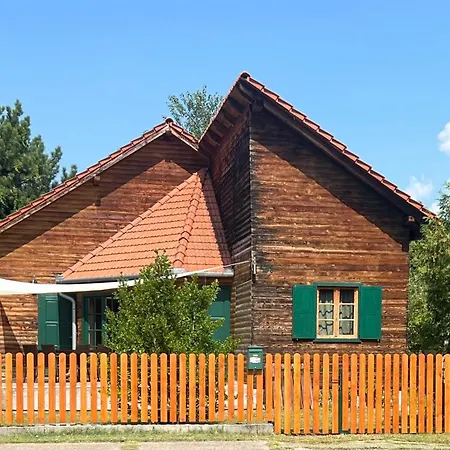 Holiday home Zoeldfenyo Nyaralo, Tannengruen *