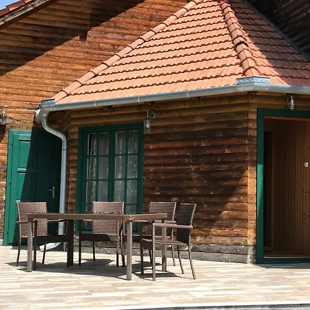 Zoeldfenyo Nyaralo, Tannengruen Holiday home *